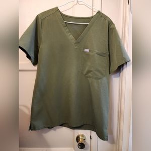 Figs women's one pocket top in Dark Olive size Large